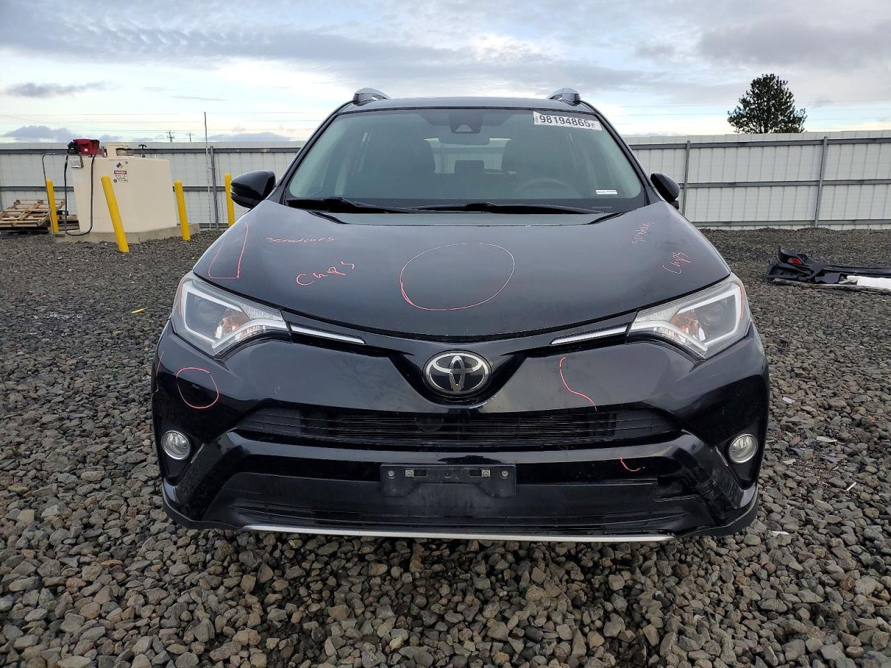 2017 TOYOTA RAV4 XLE photo 5