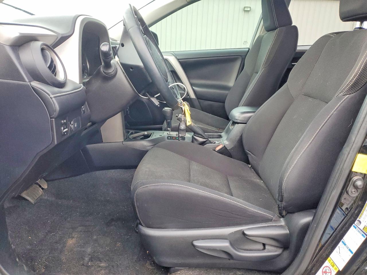 2017 TOYOTA RAV4 XLE photo 7