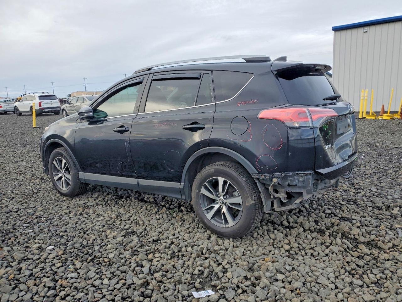 2017 TOYOTA RAV4 XLE photo 2