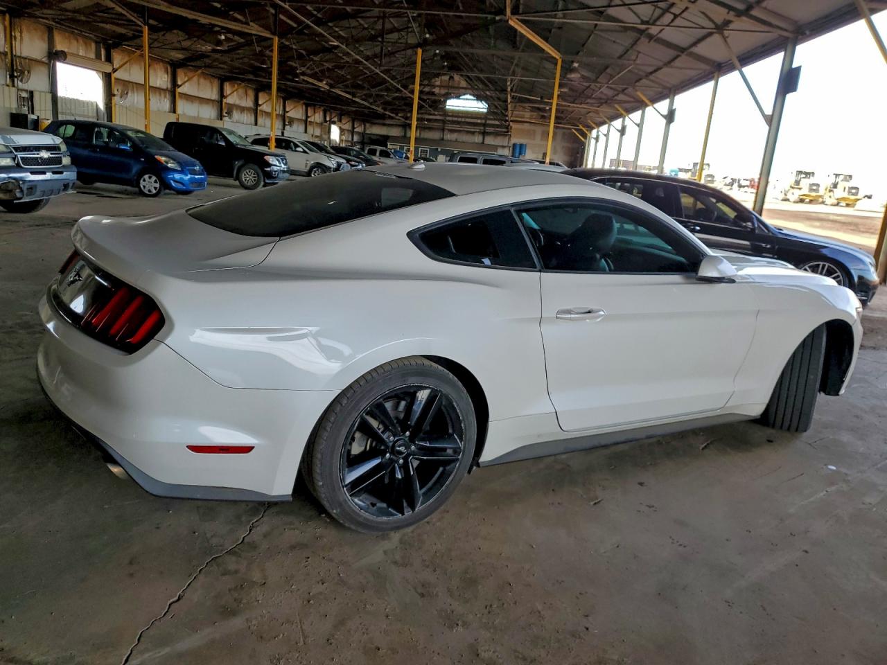 2017 FORD MUSTANG photo 3