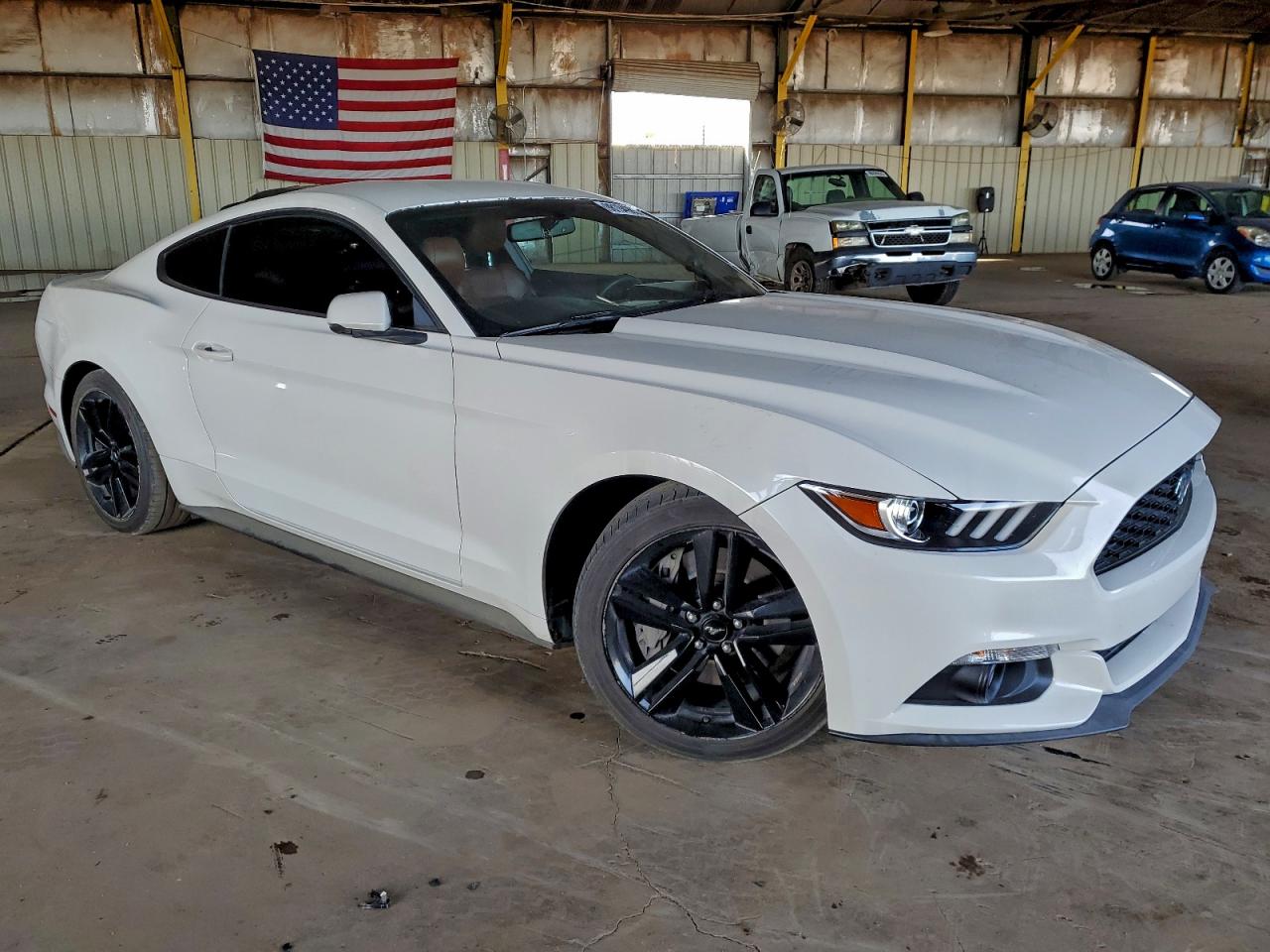2017 FORD MUSTANG photo 4