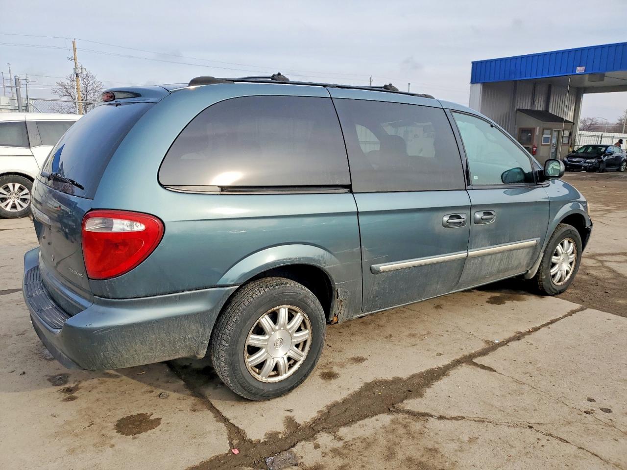 2005 CHRYSLER TOWN & COUNTRY TOURING photo 3