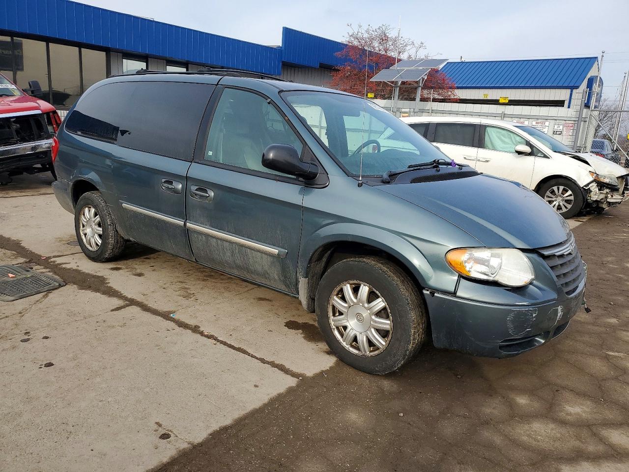 2005 CHRYSLER TOWN & COUNTRY TOURING photo 4