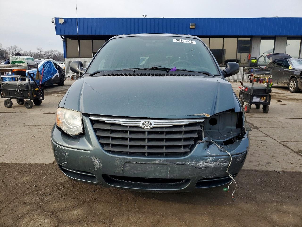 2005 CHRYSLER TOWN & COUNTRY TOURING photo 5