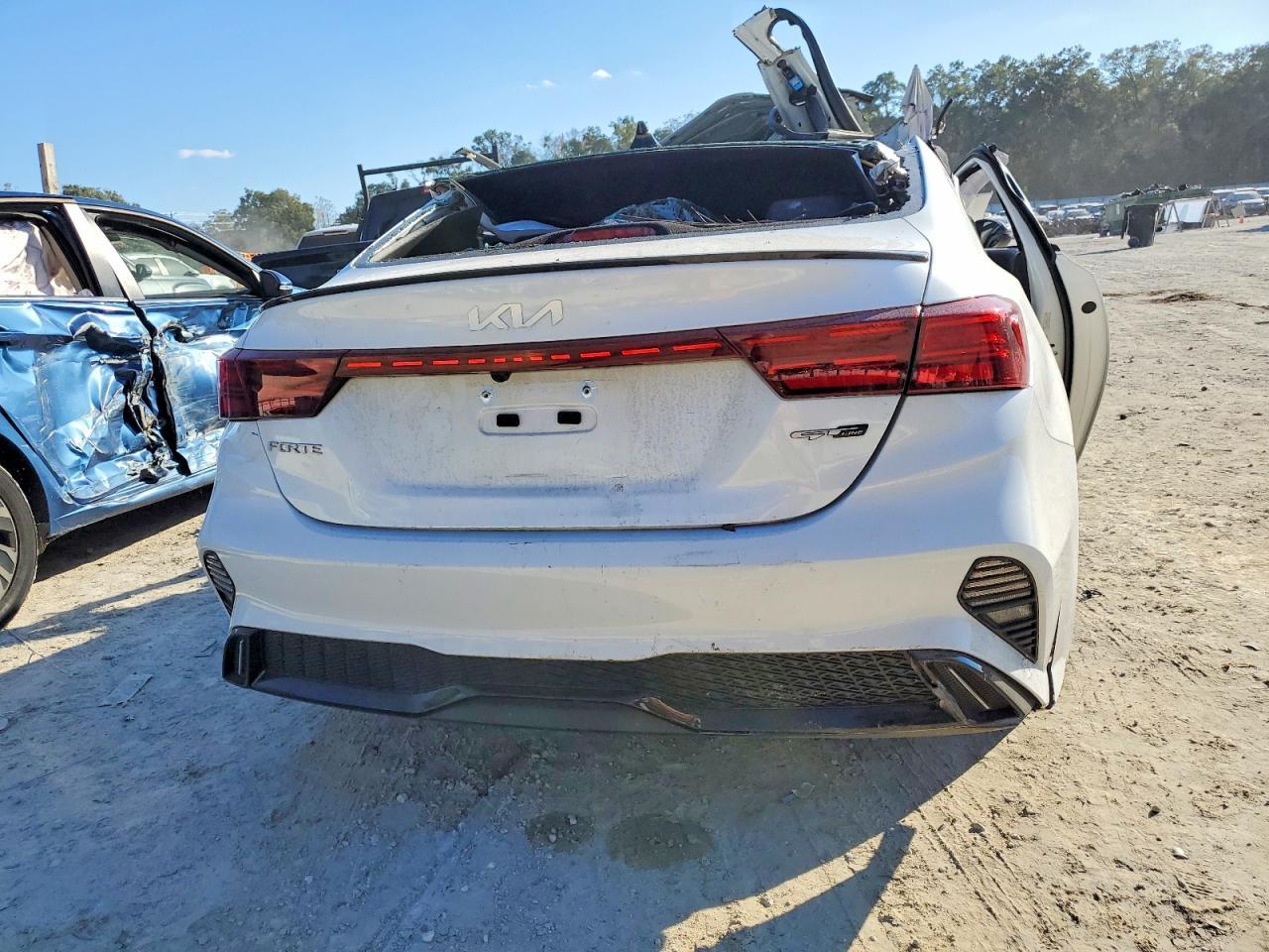 2024 KIA FORTE GT LINE photo 6