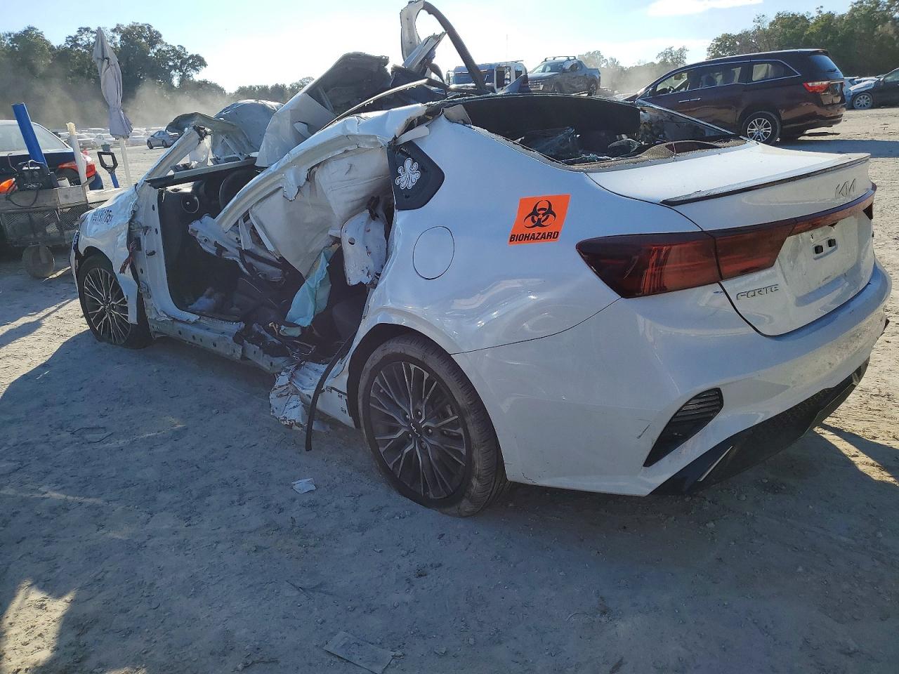 2024 KIA FORTE GT LINE photo 2