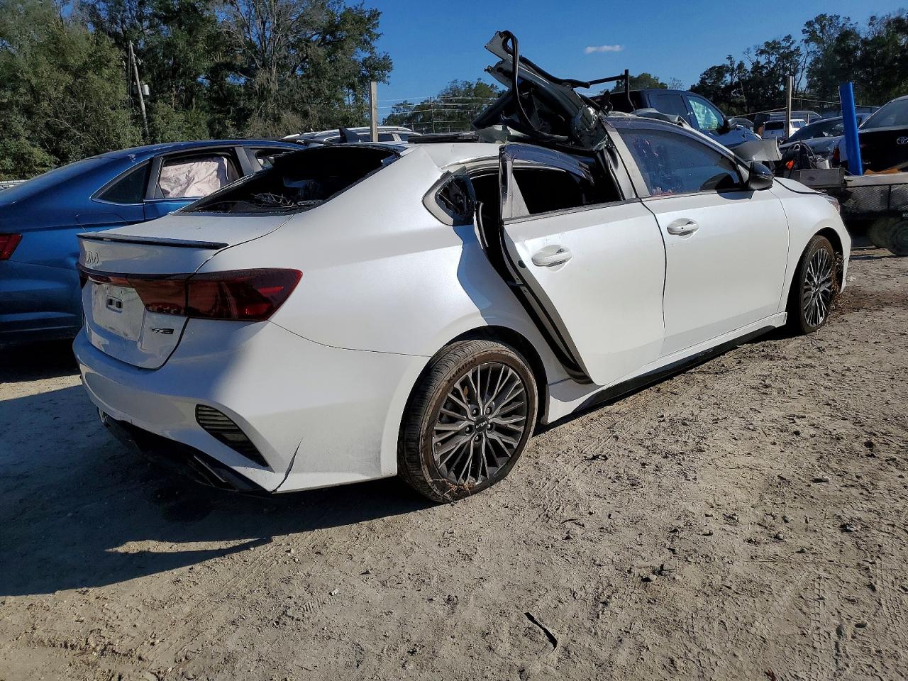 2024 KIA FORTE GT LINE photo 3