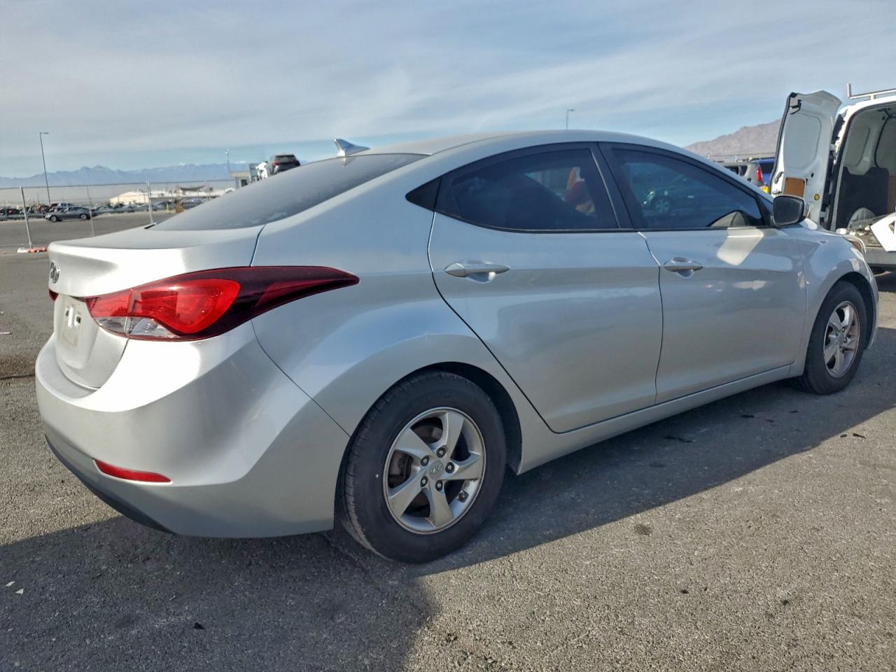 2015 HYUNDAI ELANTRA SE photo 3