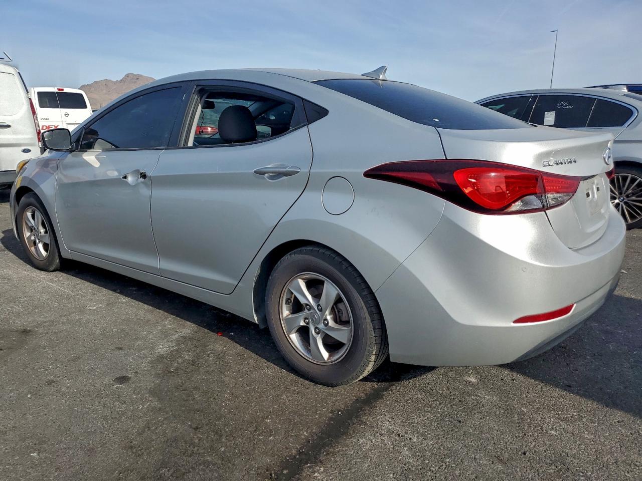 2015 HYUNDAI ELANTRA SE photo 2