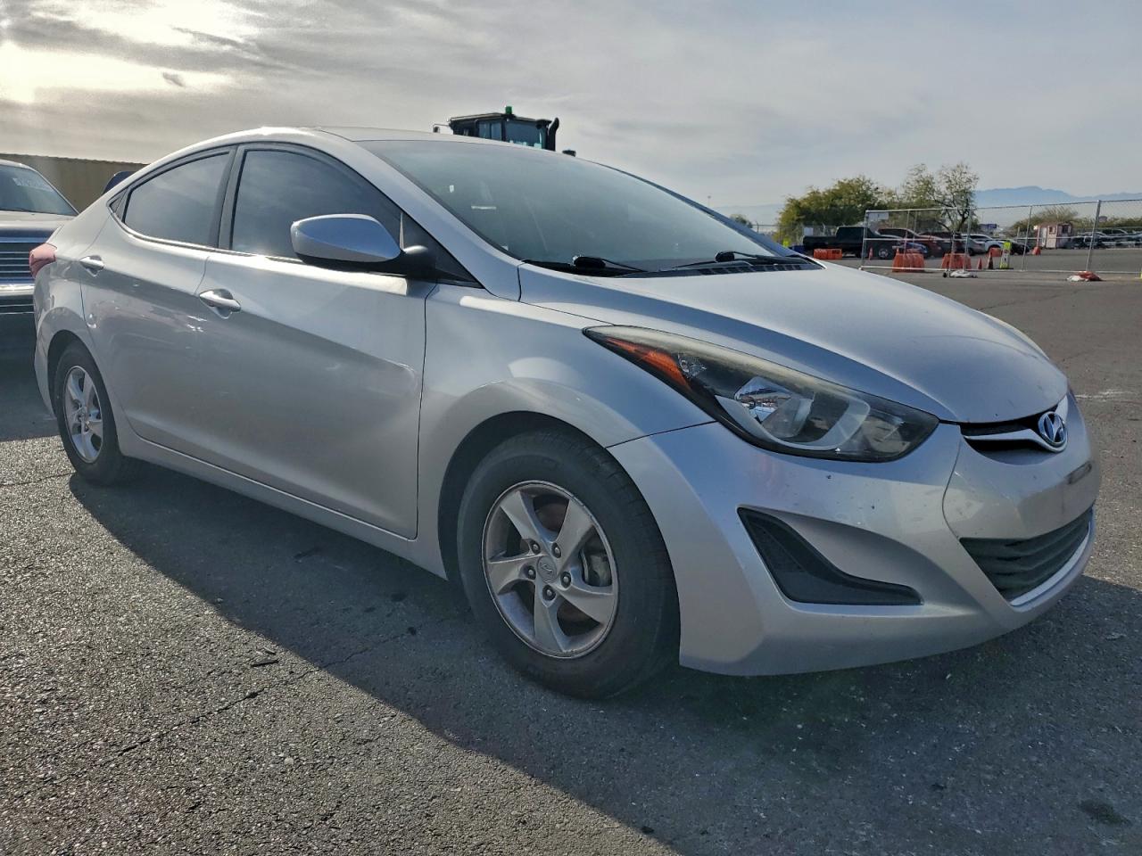 2015 HYUNDAI ELANTRA SE photo 4