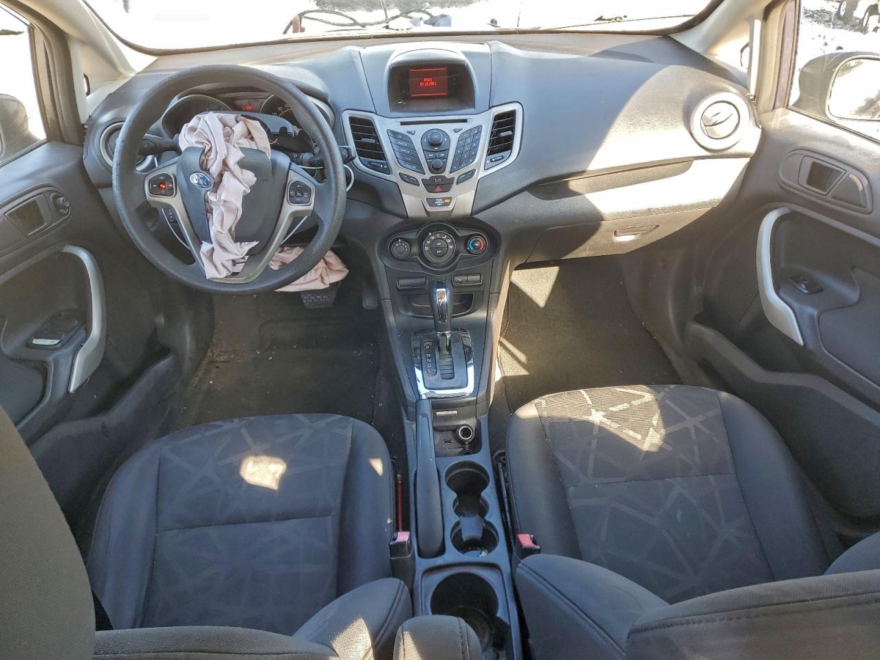 2012 FORD FIESTA SE photo 8