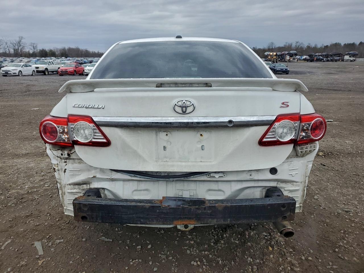 2013 TOYOTA COROLLA BASE photo 6