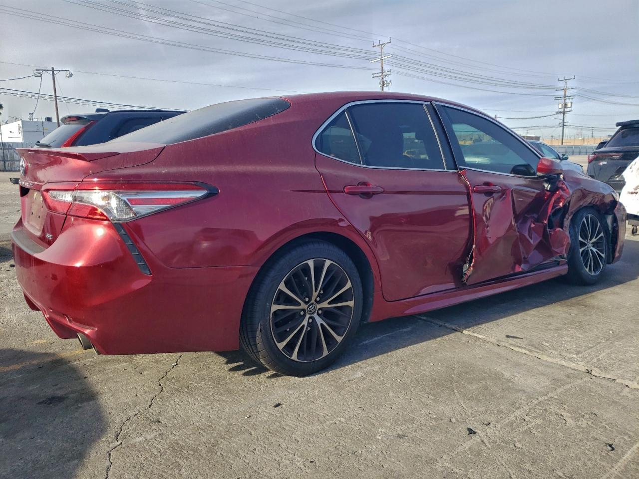 2018 TOYOTA CAMRY L photo 3