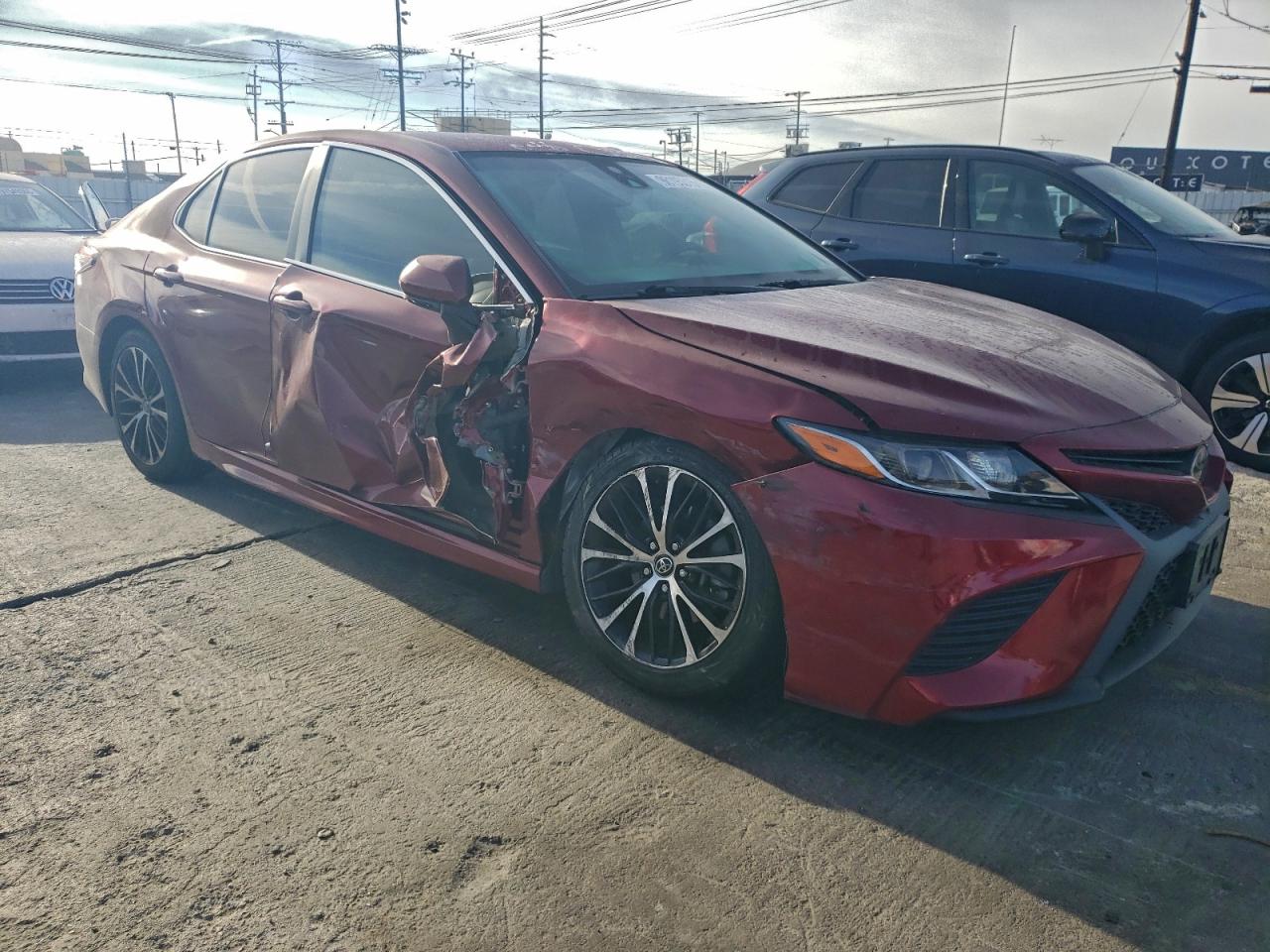 2018 TOYOTA CAMRY L photo 4
