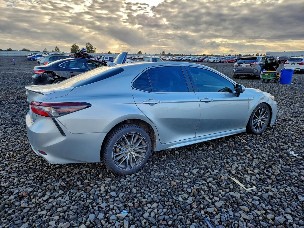 2021 TOYOTA CAMRY SE photo 3
