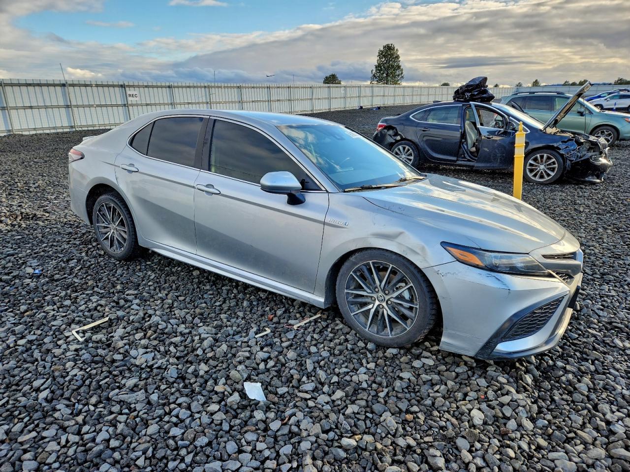 2021 TOYOTA CAMRY SE photo 4
