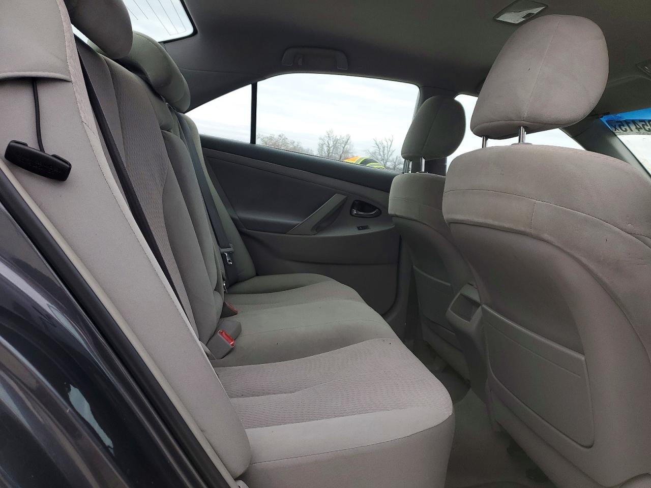2010 TOYOTA CAMRY BASE photo 10