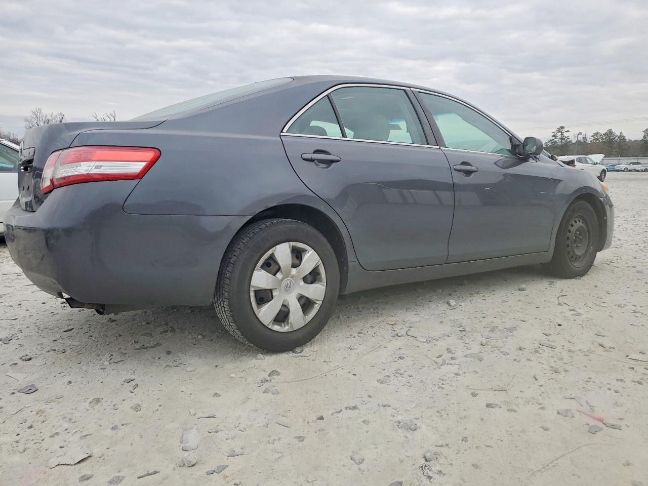 2010 TOYOTA CAMRY BASE photo 3