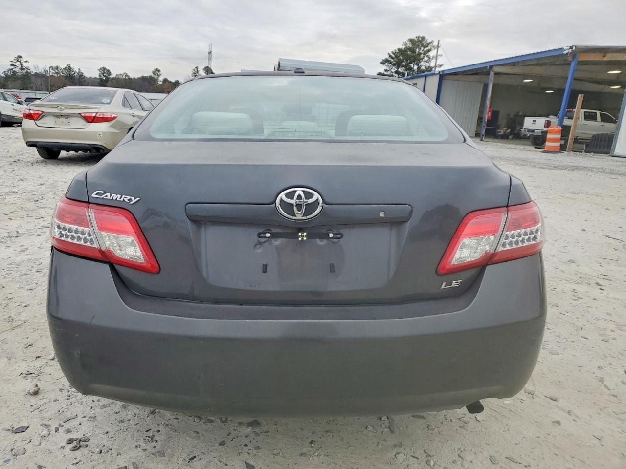 2010 TOYOTA CAMRY BASE photo 6