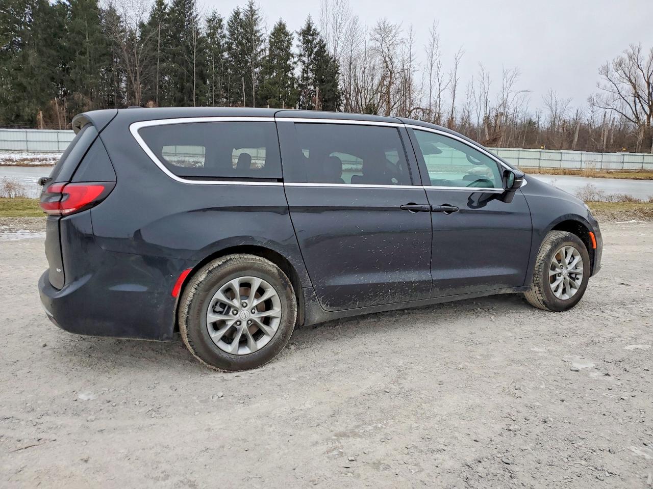 2026 CHRYSLER PACIFICA SELECT photo 5