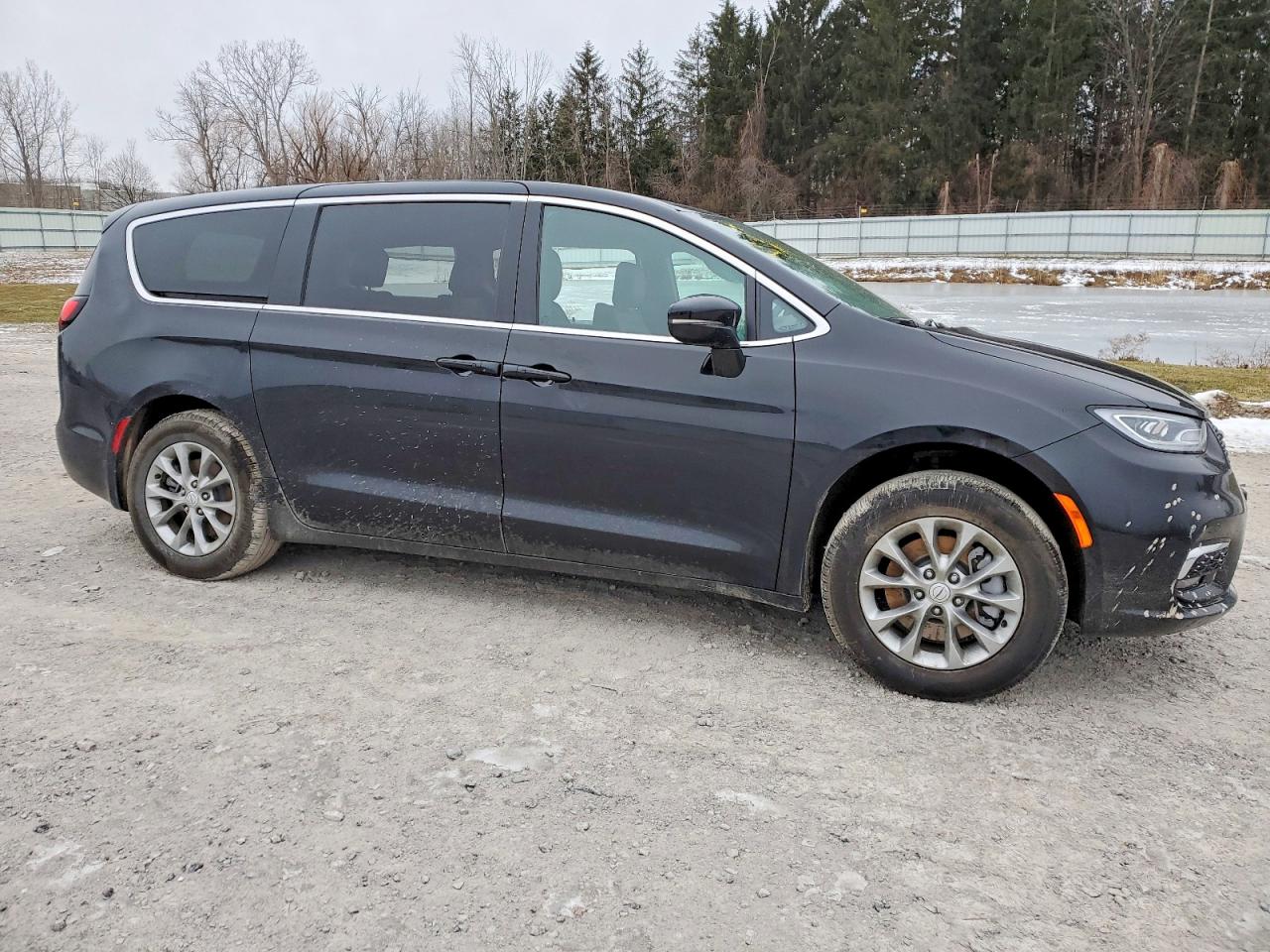 2026 CHRYSLER PACIFICA SELECT photo 7