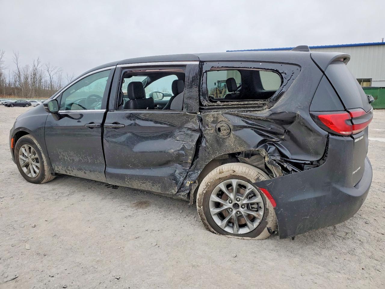 2026 CHRYSLER PACIFICA SELECT photo 3