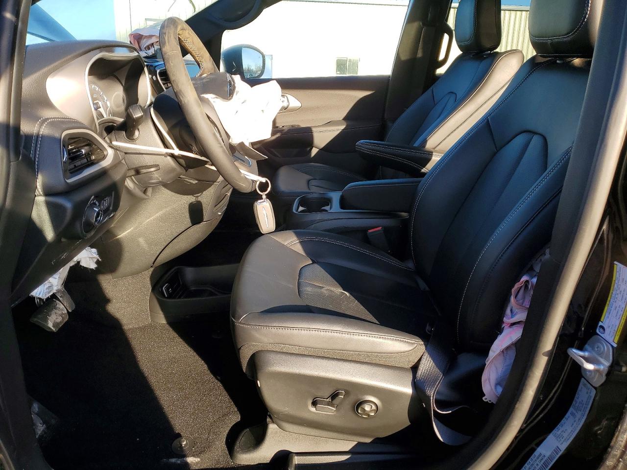 2026 CHRYSLER PACIFICA SELECT photo 13