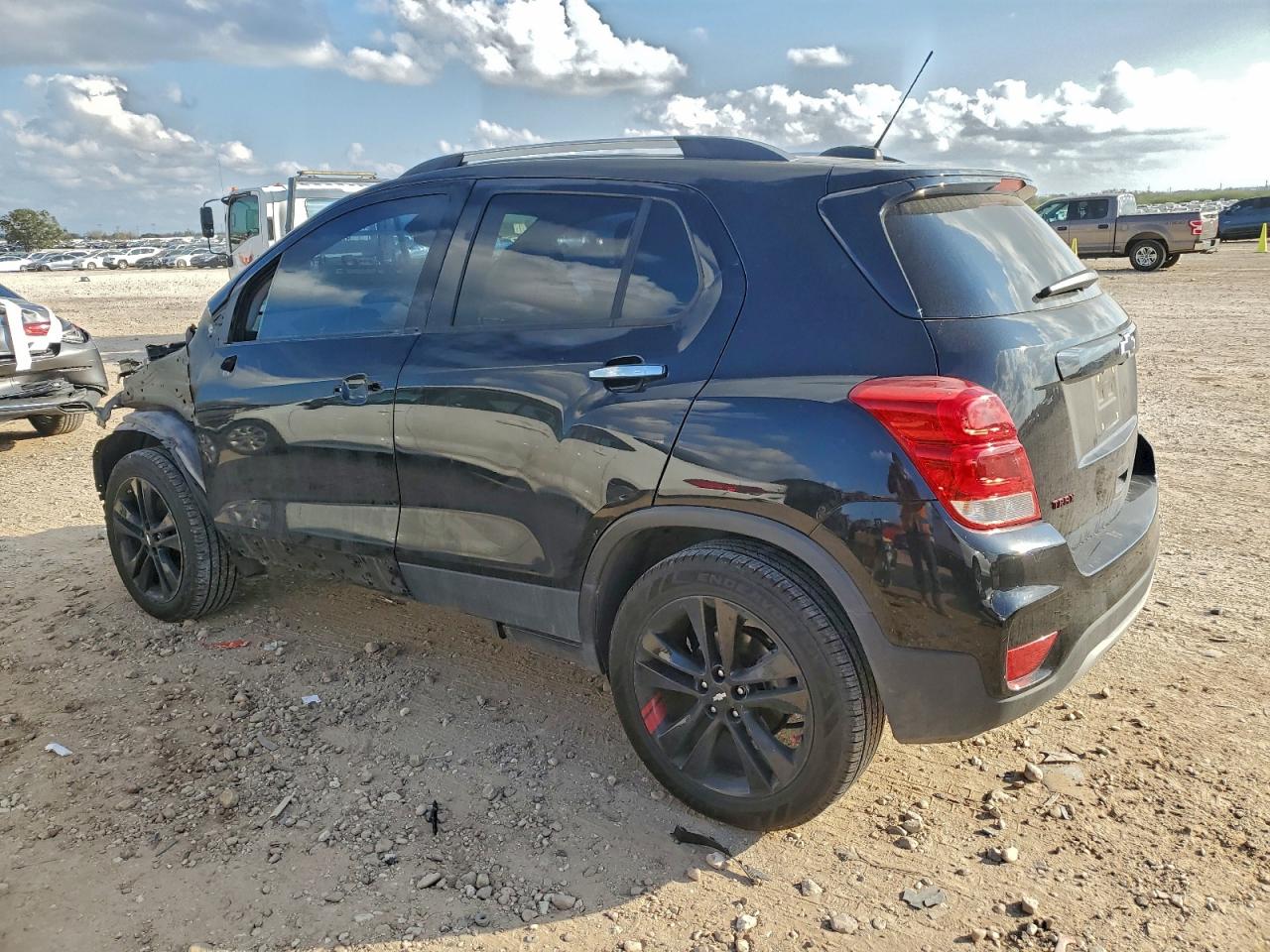 2018 CHEVROLET TRAX 1LT photo 2