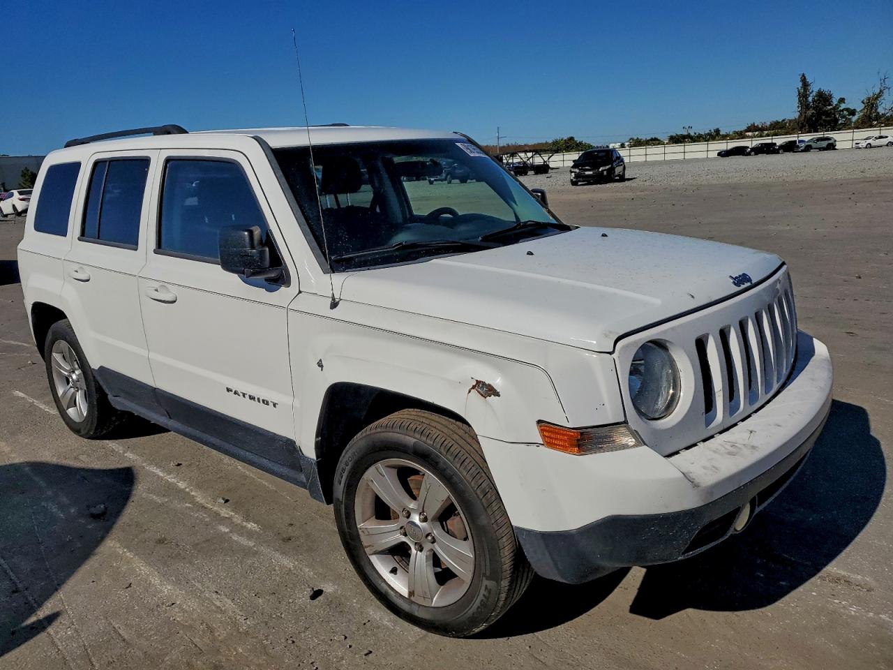 2015 JEEP PATRIOT LATITUDE photo 4