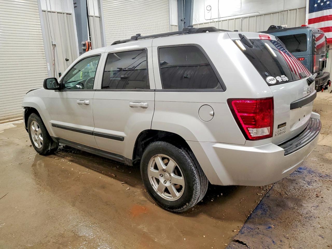 2009 JEEP GRAND CHEROKEE LAREDO photo 2