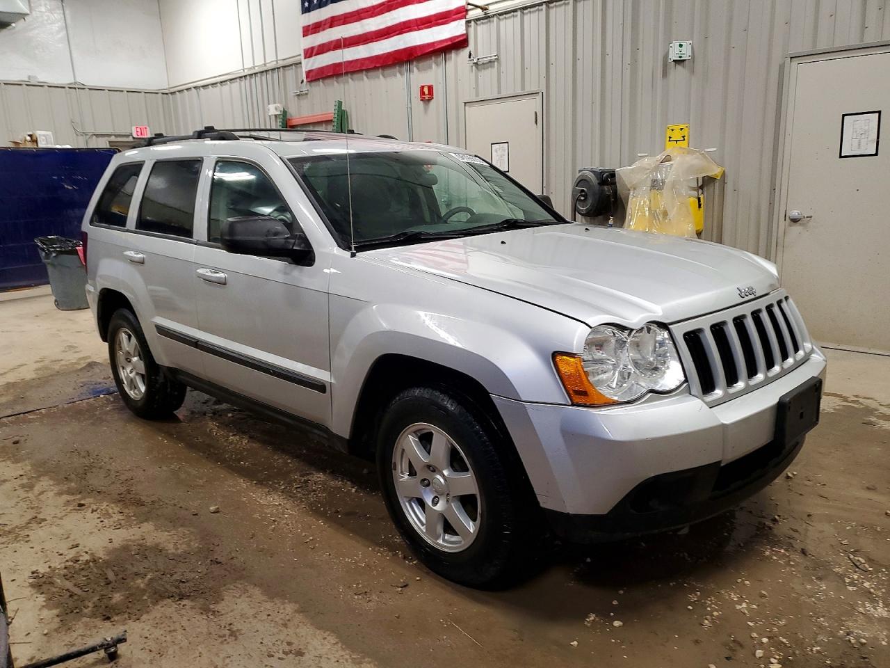 2009 JEEP GRAND CHEROKEE LAREDO photo 4