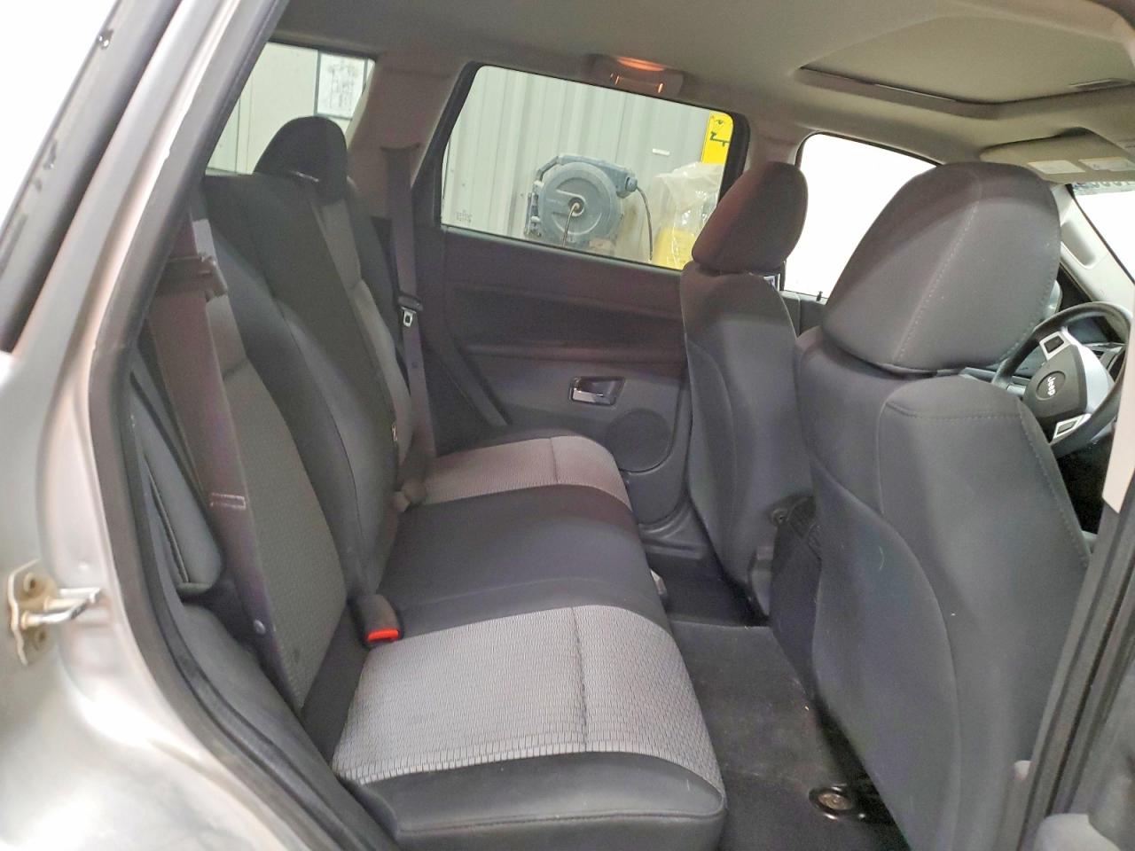 2009 JEEP GRAND CHEROKEE LAREDO photo 11