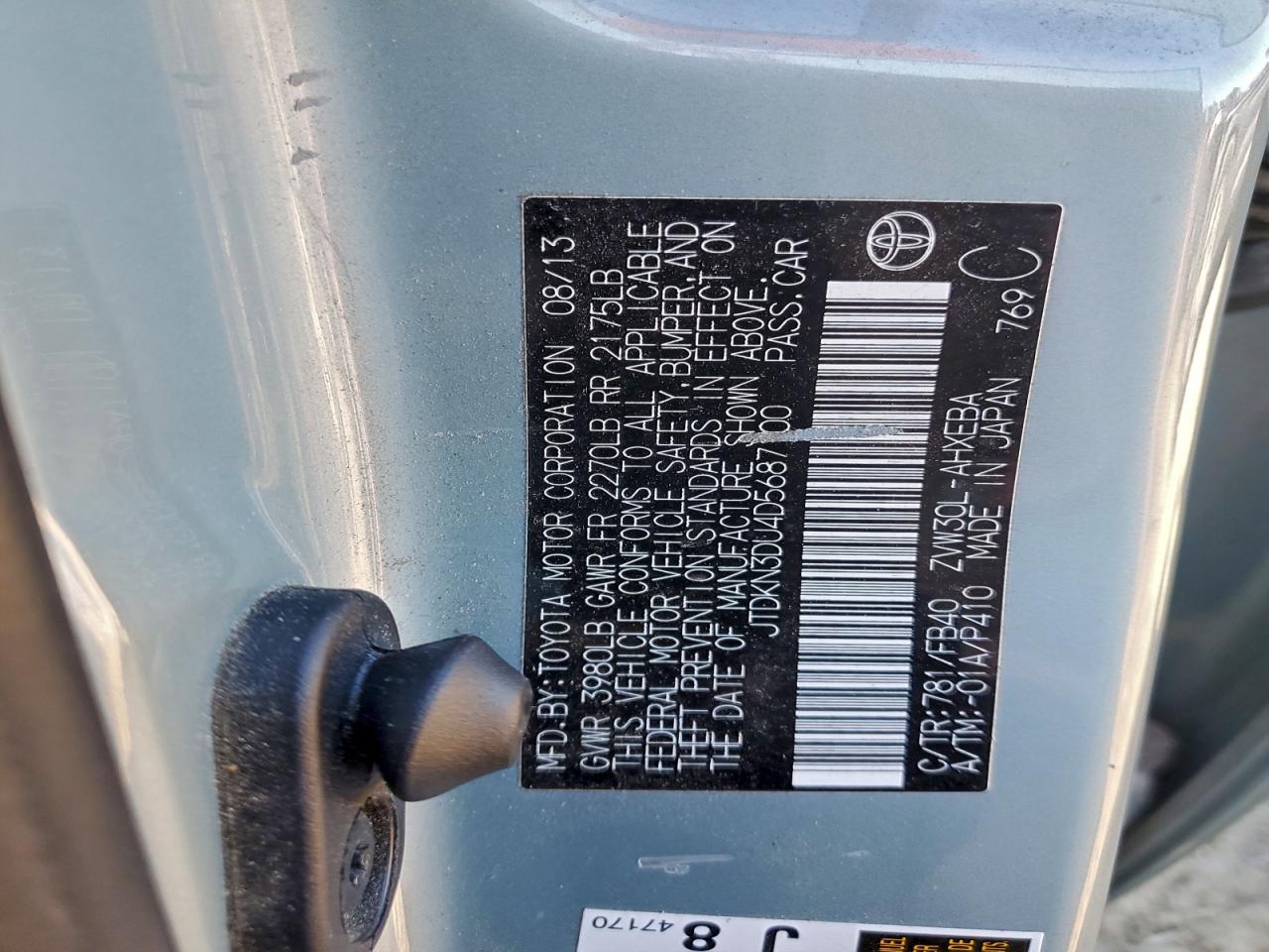 2013 TOYOTA PRIUS photo 12