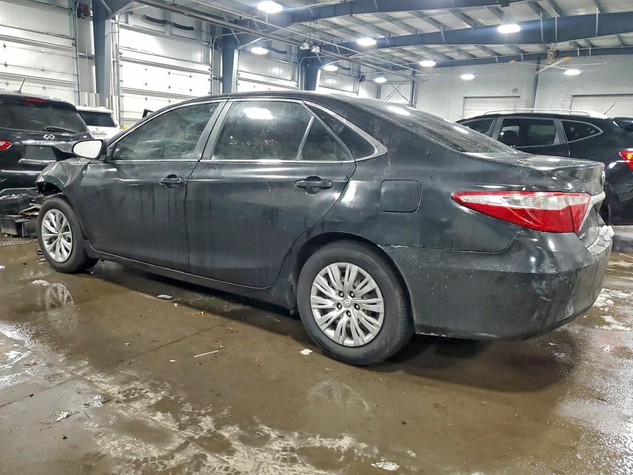2016 TOYOTA CAMRY LE photo 2