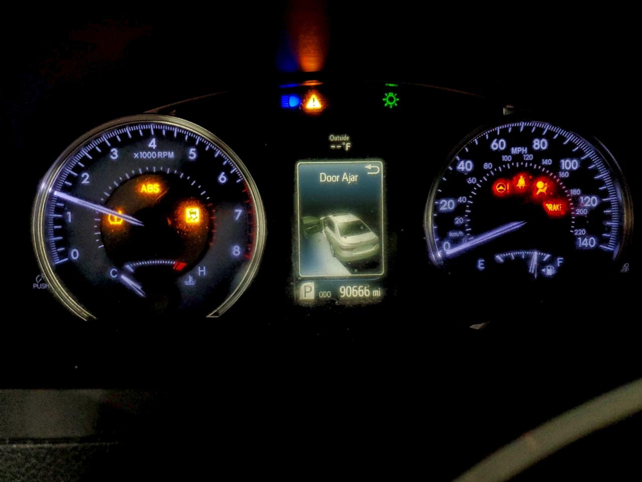 2016 TOYOTA CAMRY LE photo 9
