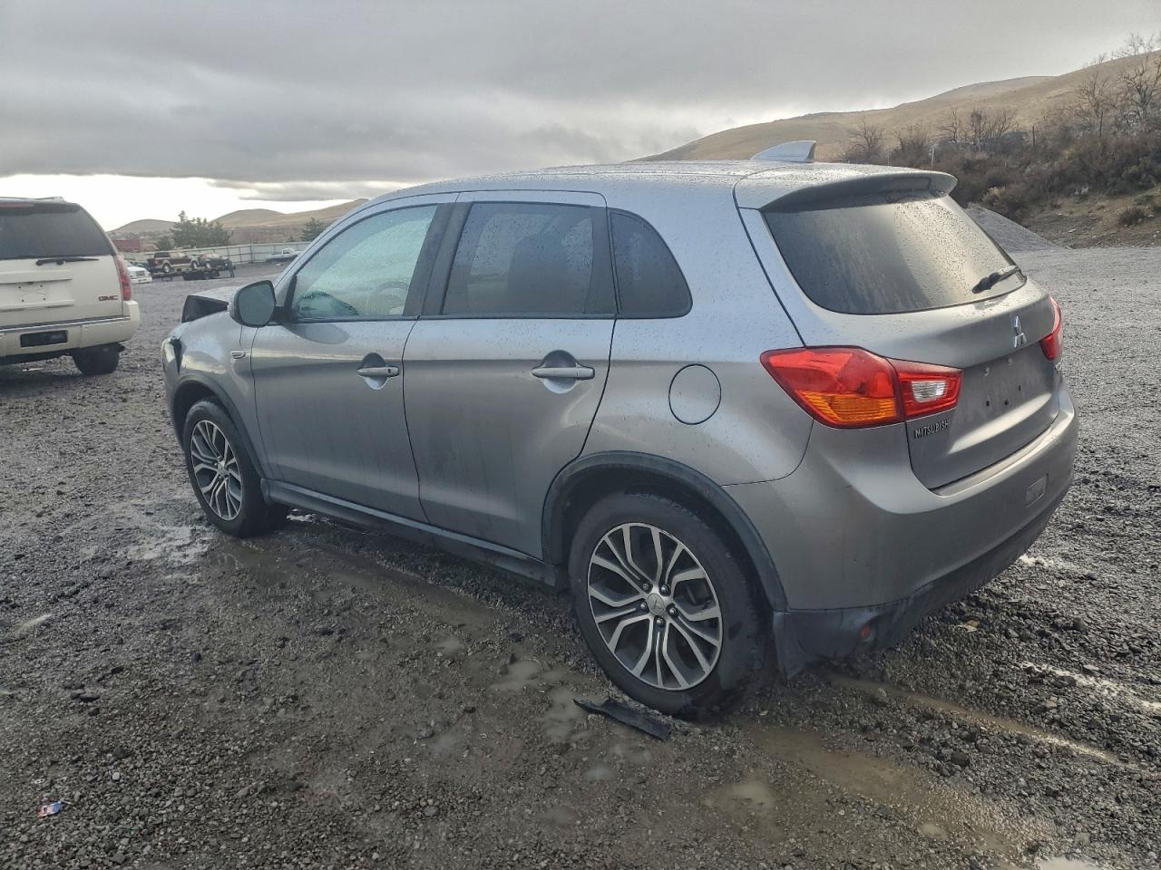 2017 MITSUBISHI OUTLANDER SPORT ES photo 3