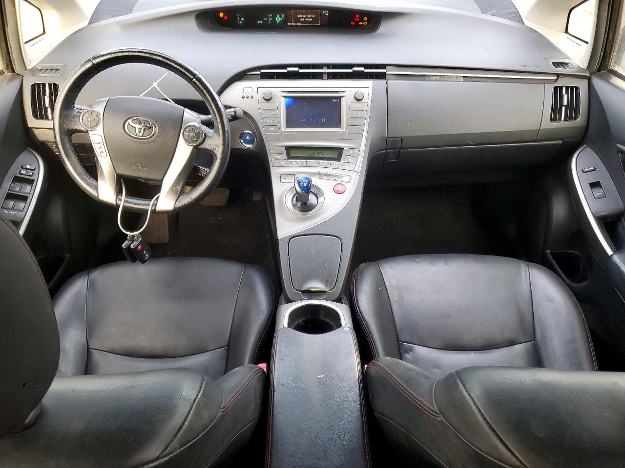2013 TOYOTA PRIUS photo 8