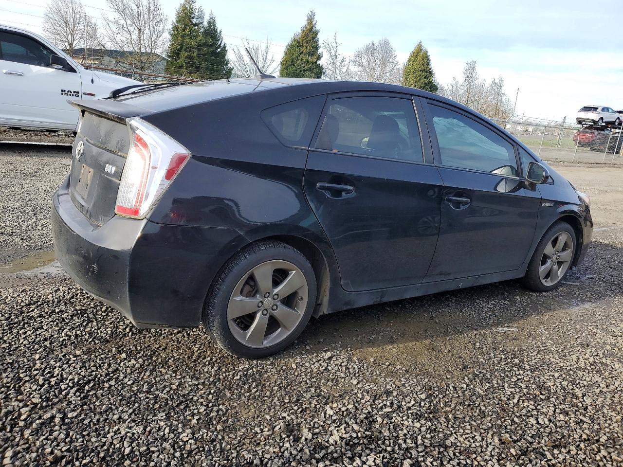 2013 TOYOTA PRIUS photo 3