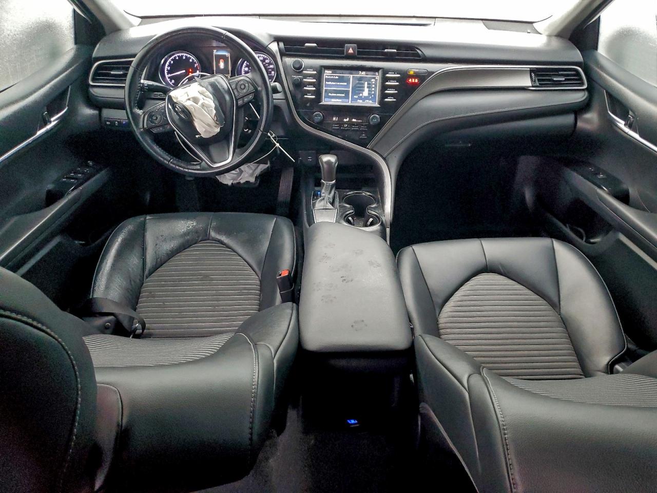 2019 TOYOTA CAMRY L photo 8