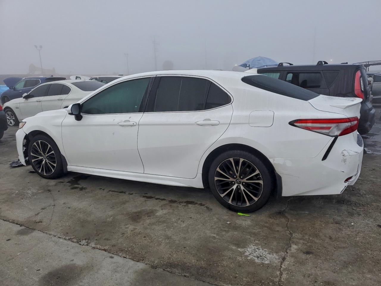 2019 TOYOTA CAMRY L photo 2