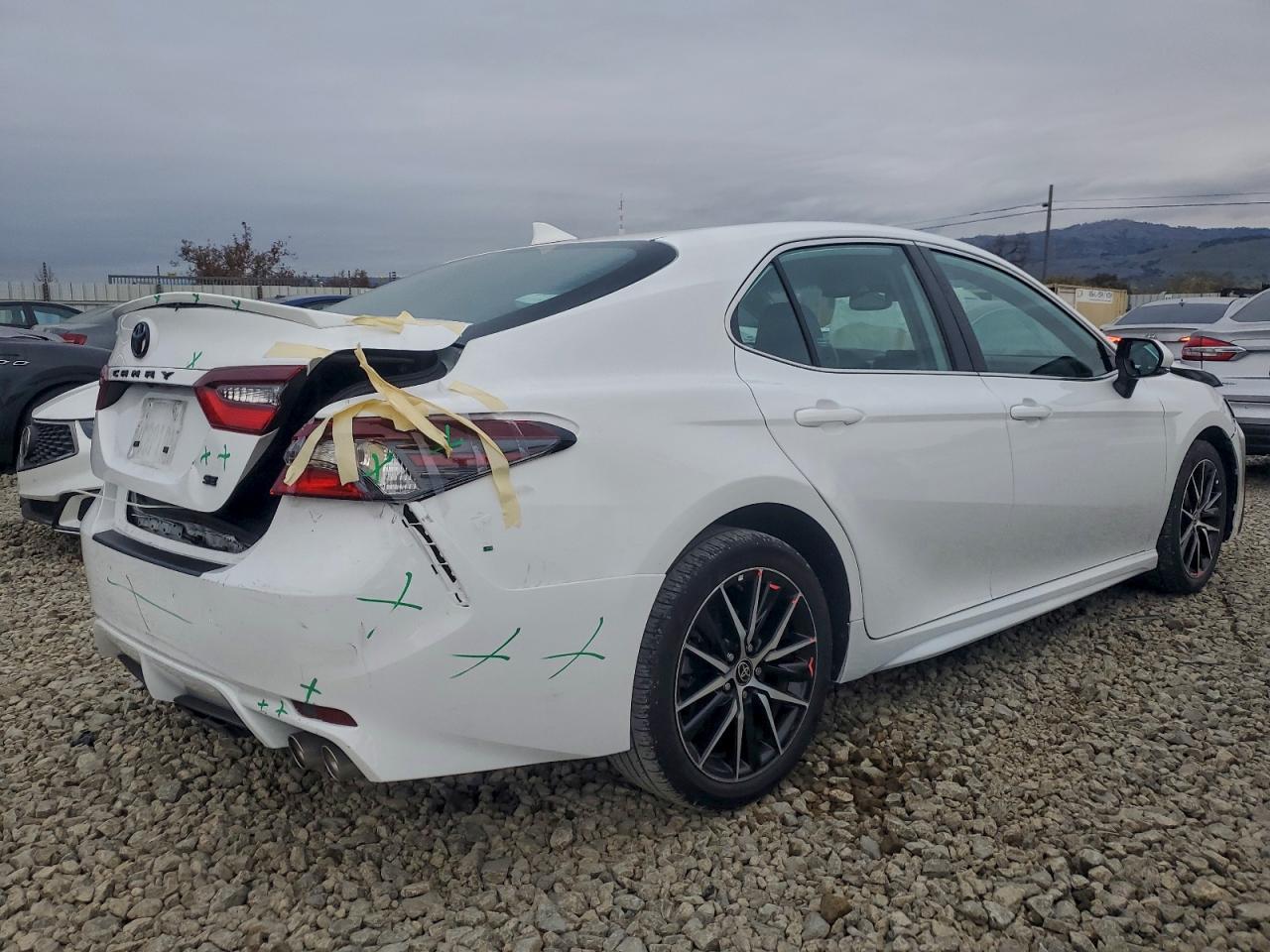2022 TOYOTA CAMRY SE photo 3