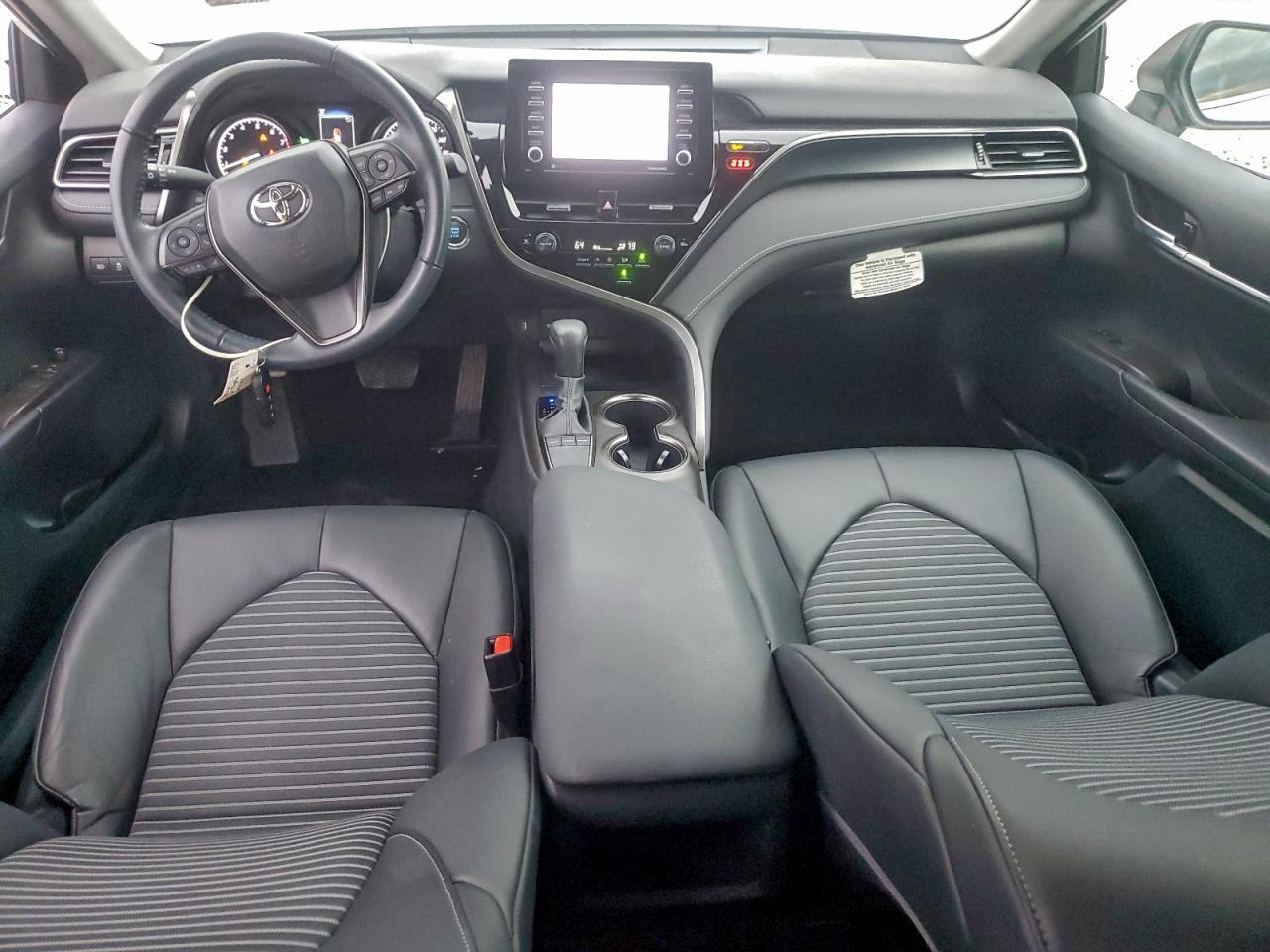 2022 TOYOTA CAMRY SE photo 8