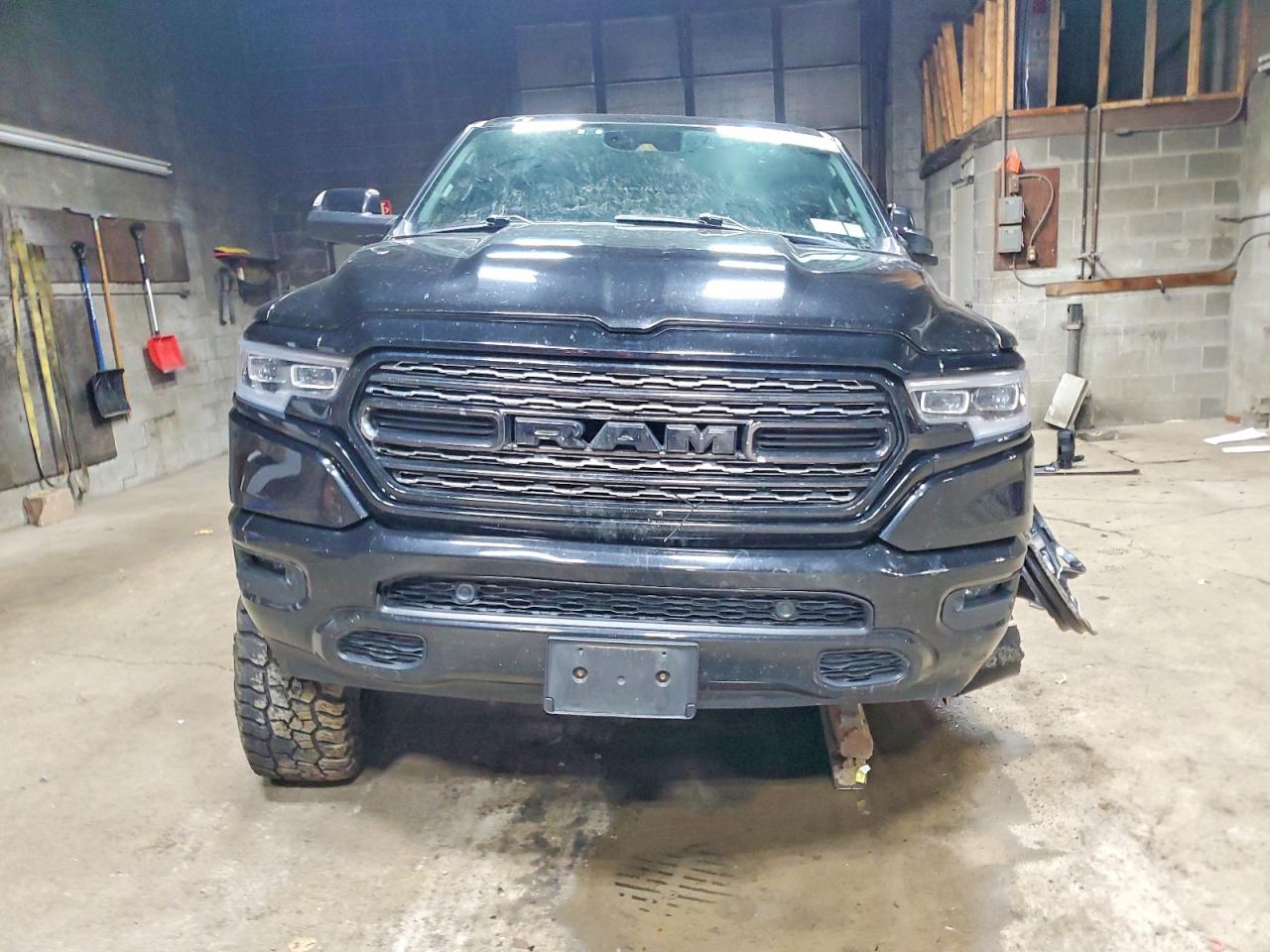 2019 RAM 1500 LIMITED photo 5