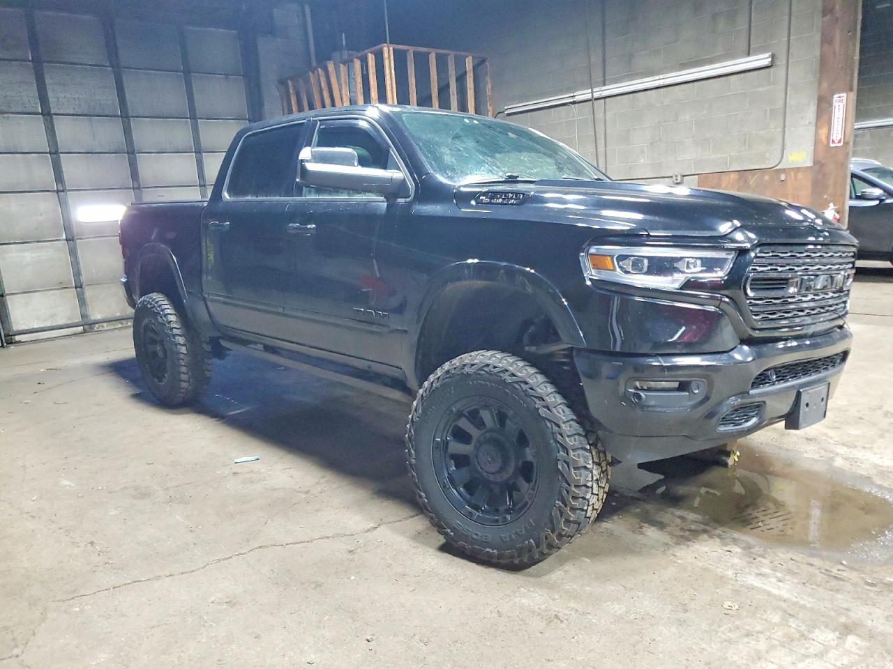 2019 RAM 1500 LIMITED photo 4