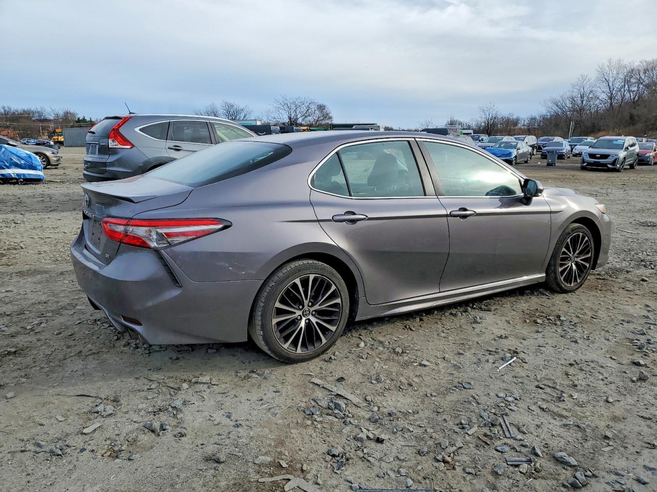 2018 TOYOTA CAMRY L photo 3