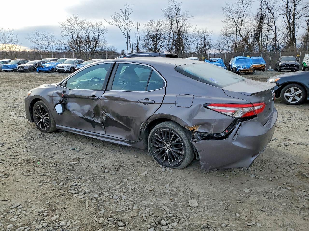 2018 TOYOTA CAMRY L photo 2
