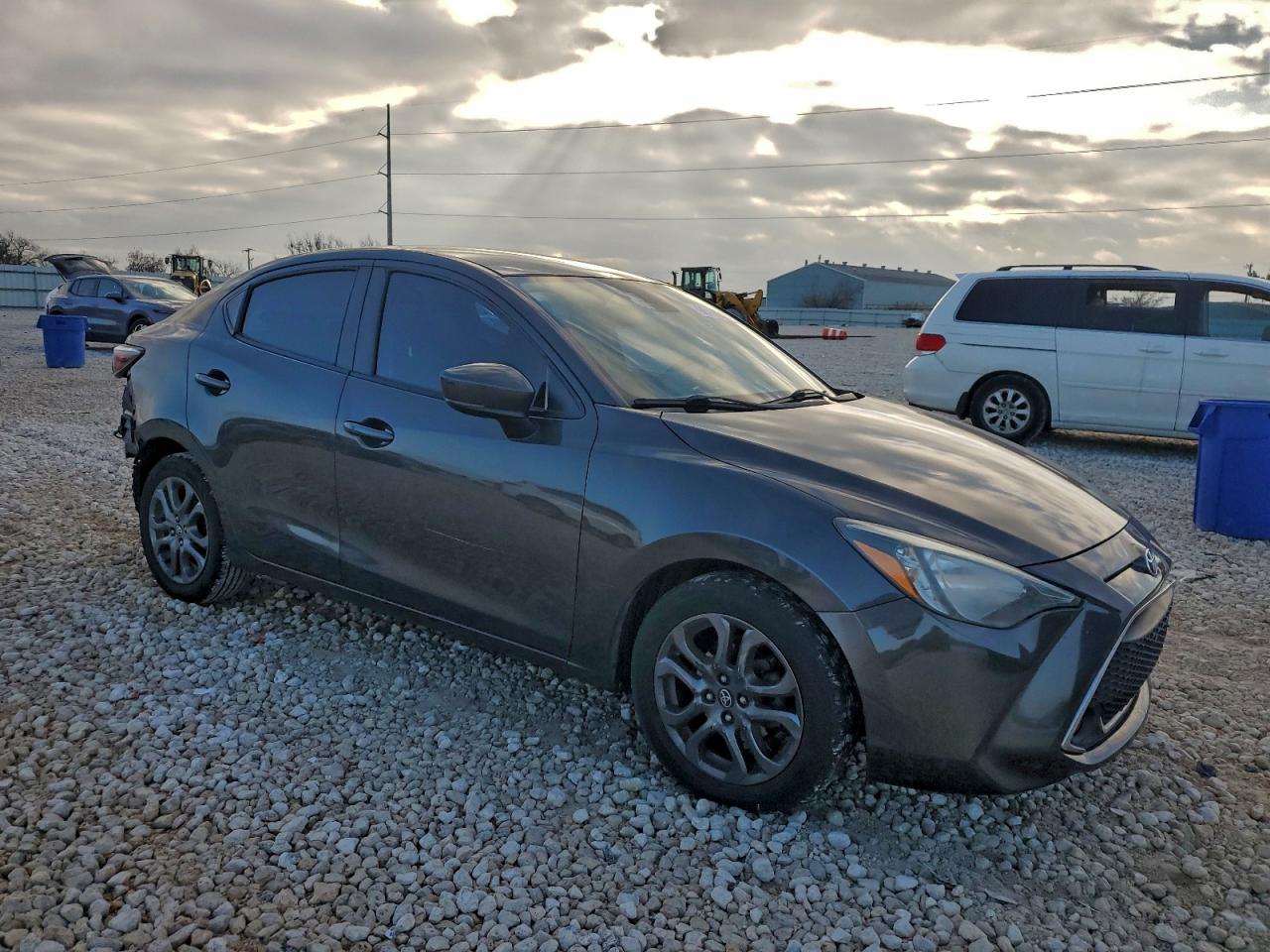 2019 TOYOTA YARIS L photo 4