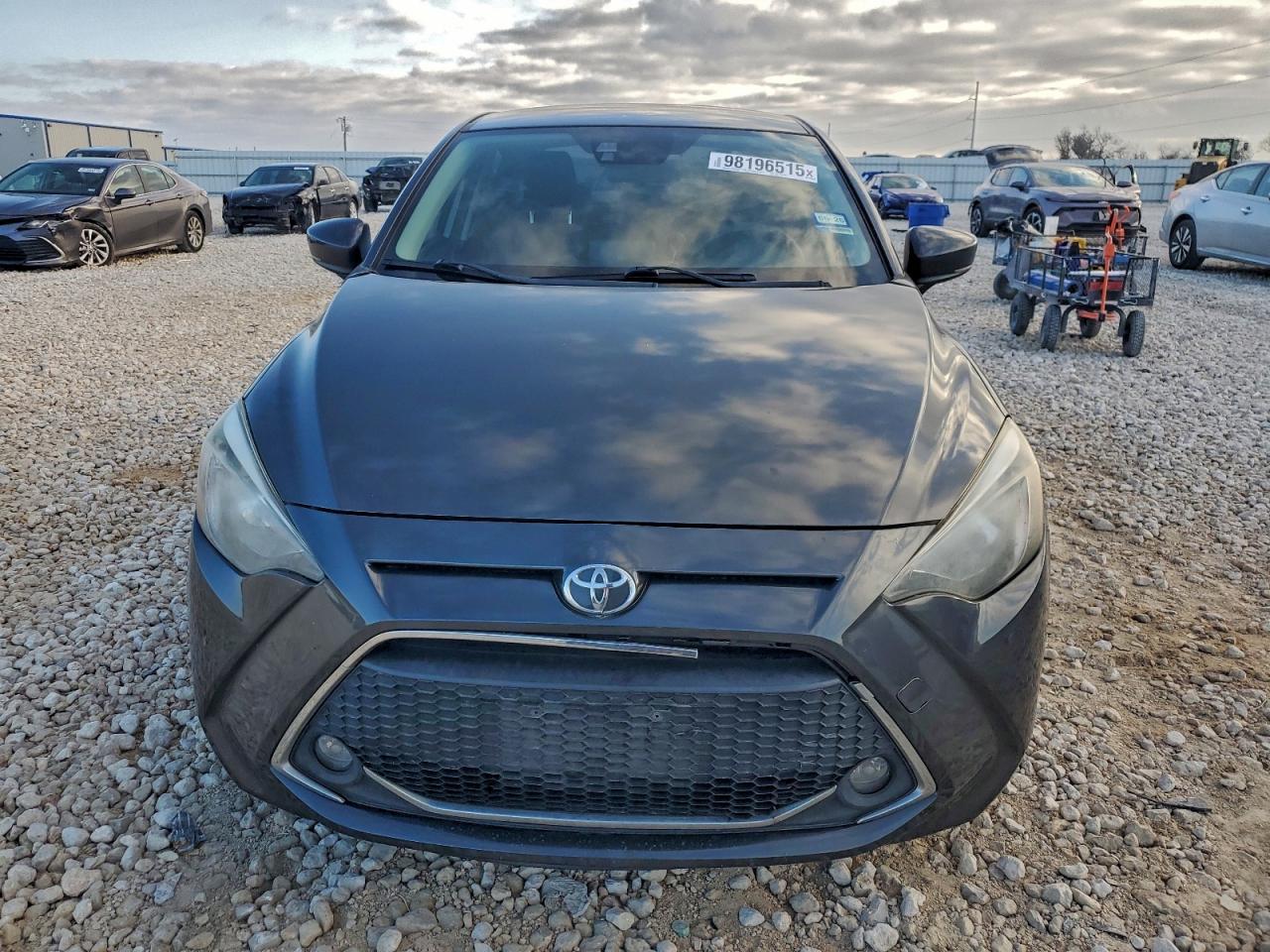 2019 TOYOTA YARIS L photo 5