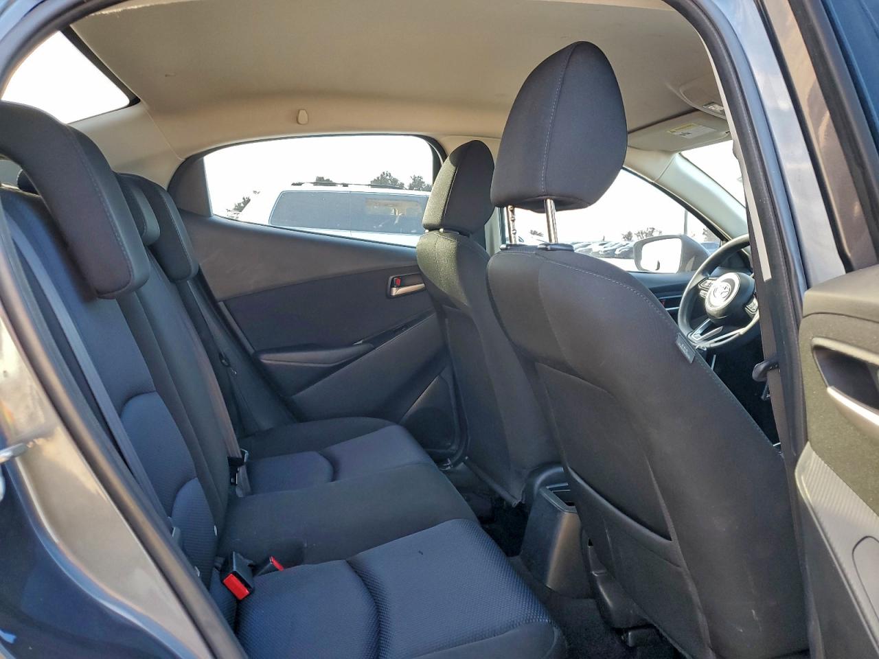 2019 TOYOTA YARIS L photo 10