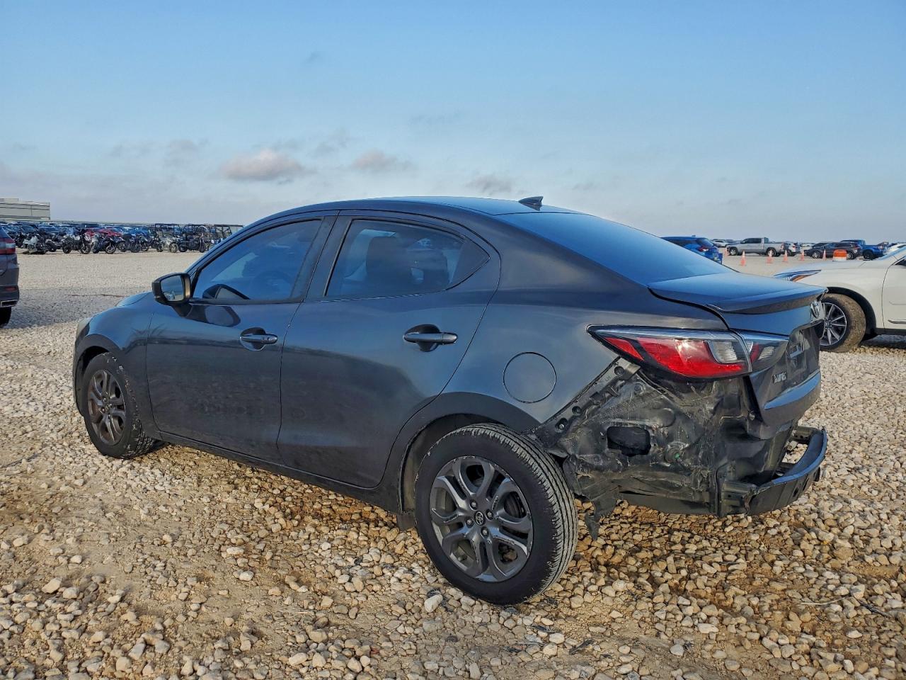 2019 TOYOTA YARIS L photo 2